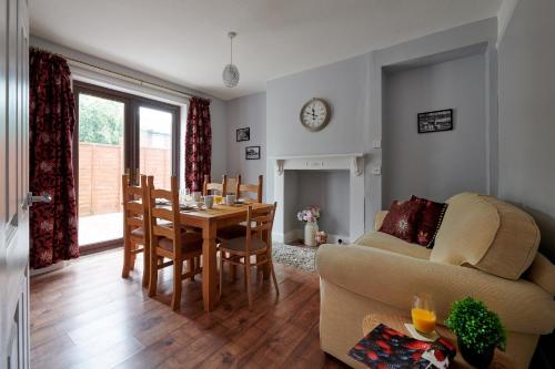 Pet Friendly Bargain 3 Bed Family House Mold, , North Wales