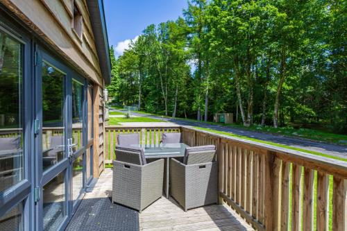 Squirrel Lodge 40 with Hot Tub Newton Stewart - image 2