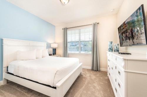 Vibrant Home with Media Room near Disney - 257A - image 4