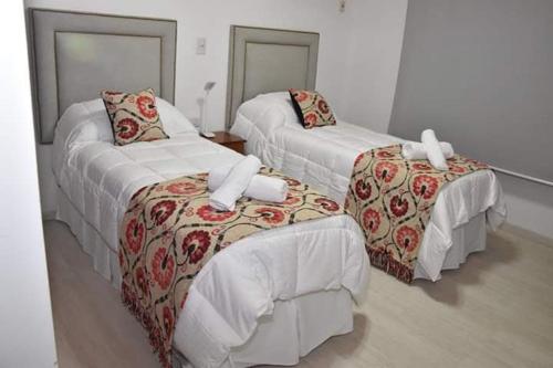2 twin beds