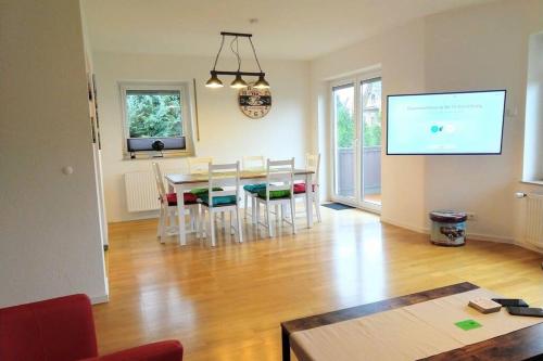 設施, EXKLUSIVE Ferienwohnung in Einbeck, 3 Schlafzimmer mit Balkon! in 艾恩貝克