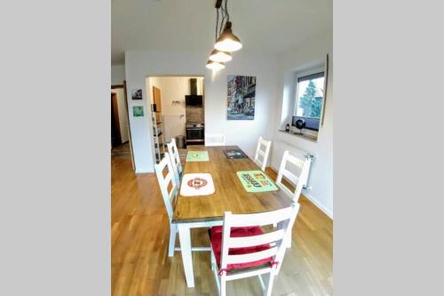 設施, EXKLUSIVE Ferienwohnung in Einbeck, 3 Schlafzimmer mit Balkon! in 艾恩貝克