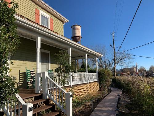 Woodbridge Inn - image 8