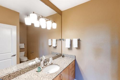 Oceanfront Contemporary - image 8