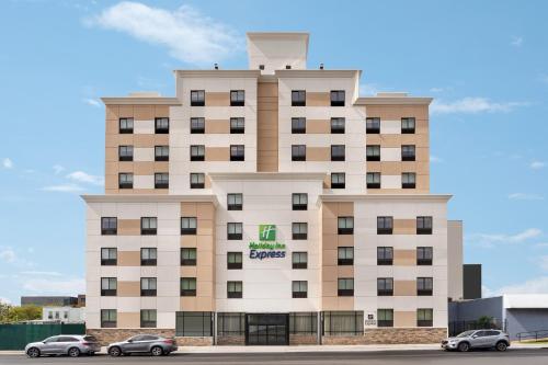 . Holiday Inn Express - Jamaica - JFK AirTrain - NYC by IHG