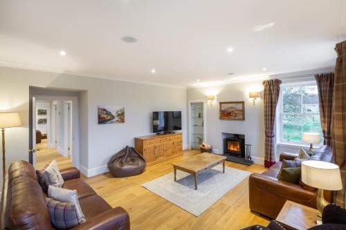 Greenmyre Farmhouse near Kirriemuir in Angus - image 6