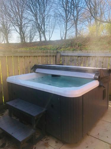 ساونا, Stunning 3-Bed Hot Tub Lodge Northumberland in ايشوت