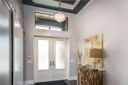 Brand New Home on Mendel Walk to beach - image 4