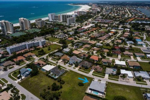 Brand New Home on Mendel Walk to beach - image 7