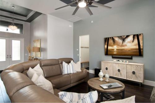 Brand New Home on Mendel Walk to beach - image 9