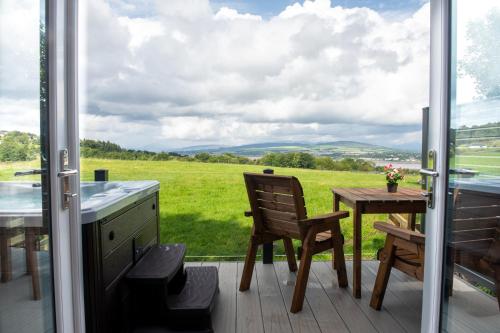 Létesítmények, Super King Lodge-Sleeps 2-HotTub-Sea View in Langbank