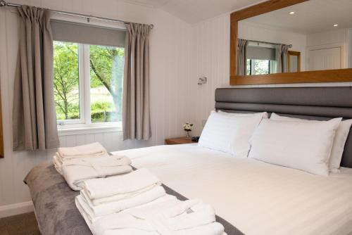 Super King Lodge-Sleeps 2-HotTub-Sea View