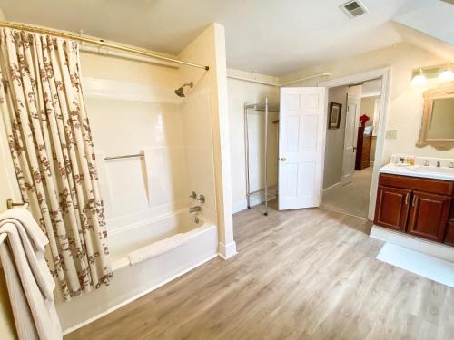 Abigail Inn - image 2