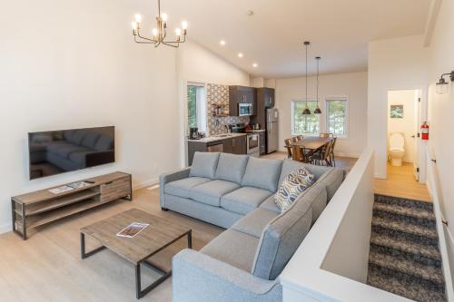 Basecamp Resorts Revelstoke Room Type - Three-Bedroom Apartment