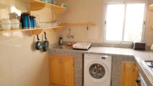 주방, Charming Villa in Tou Ganaou with Private Pool near 아가디르-알 마시라 공항