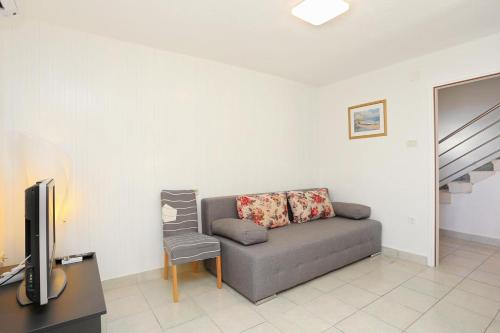 Apartments by the sea Podgora, Makarska - 2657