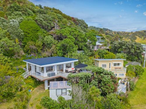 Zuhanyzó, Double the Beach - Opito Bay Holiday Home in Opito Bay