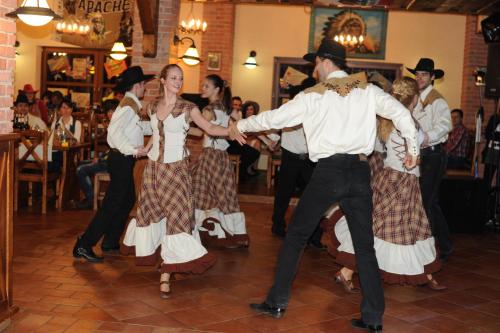 Country Saloon Belá - main image
