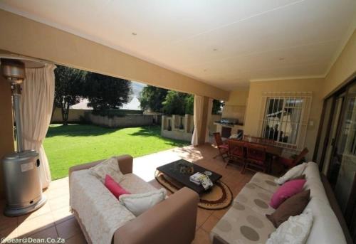 Room in Apartment - Quite room in nice Bb - Close to Johannesburg