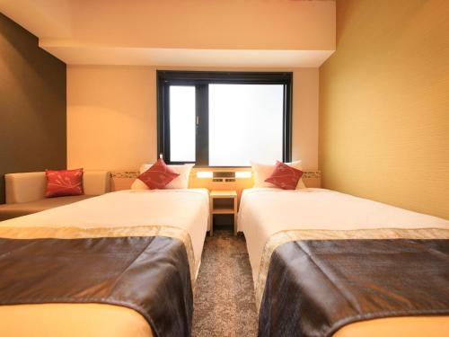 Twin Room image 2