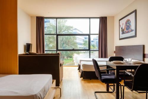 1 double bed, 2 twin beds