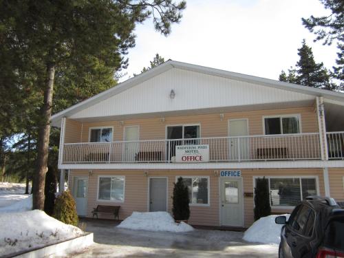 

Whispering Pines Motel & Cabins
