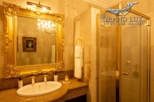 Grand Lux Boutique Manor