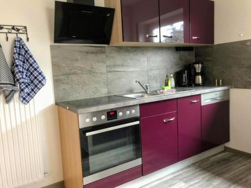 廚房, EXKLUSIVE Ferienwohnung in Einbeck, 3 Schlafzimmer mit Balkon! in 艾恩貝克