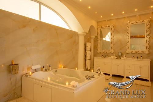 Grand Lux Boutique Manor