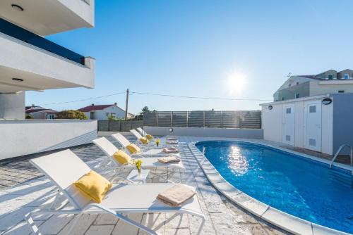 2 bedrooms, 4 beds
