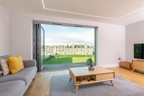 Luxury Balcony Apartment In St Andrews - Parking, , Fife