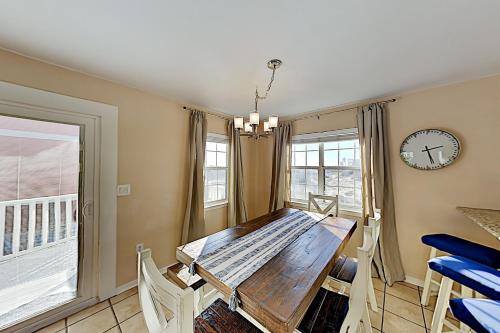 Great Getaways - Unit A - Pool 100 Yards to Beach Duplex - image 3