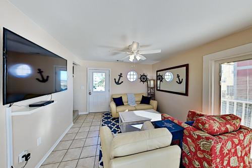 Great Getaways - Unit A - Pool 100 Yards to Beach Duplex - image 4
