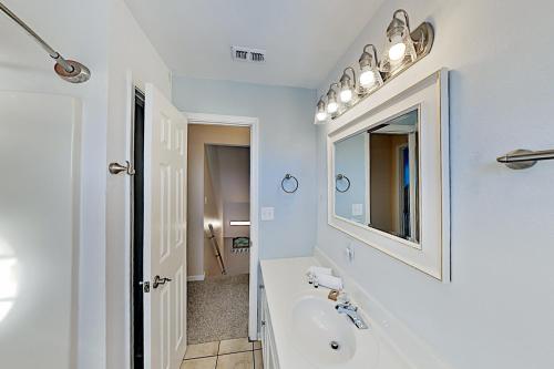 Great Getaways - Unit A - Pool 100 Yards to Beach Duplex - image 8