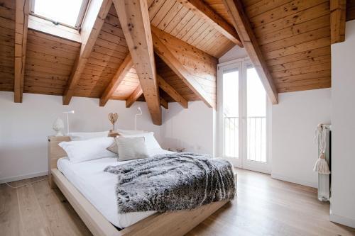  Modern Luxury Attic - byMyHomeInComo in Como