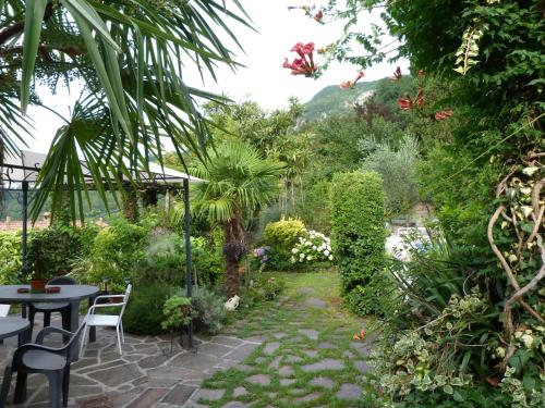 Dārzs, Villa Margherita in Vito dʼAsio