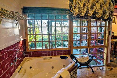 room detail thumbnail 2