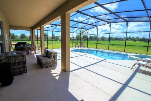Palm Golf- 6 Bedroom Home with a south facing pool relaxing spa and game room in a gated resort - image 14