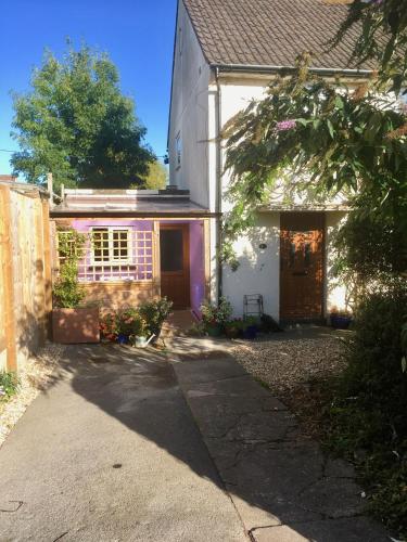 Picture of Cute Self-Contained Guest Room With Ensuite And Private Decked Porch In Glastonbury