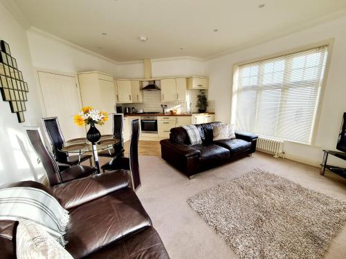 Vitamin Sea - Beachfront Apartment - Sleeps 4 - Thanet
