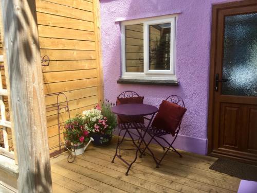 Picture of Cute Self-Contained Guest Room With Ensuite And Private Decked Porch In Glastonbury