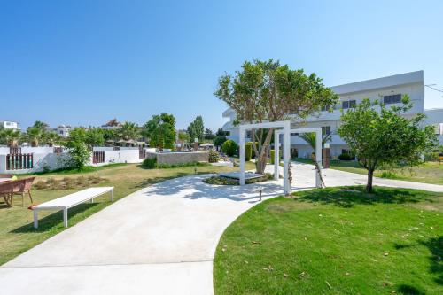 Stamos All Inclusive - image 2