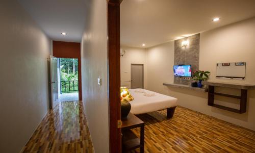 Phangnga Keeree Resort & Gallery - Tap to explore photos