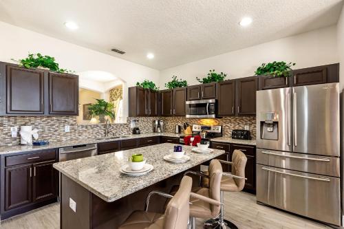 Tranquil Escapes- Spacious 6 bedroom vacation home with a private pool with spa and excellent gated resort amenities - image 5