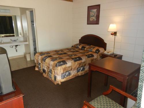 Rodeway Inn - image 8