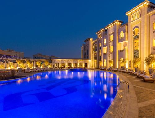 Swimming pool, Ezdan Palace Hotel in Ar Rayyan
