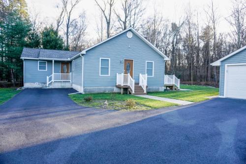 Cabin by the Creek with private creek access - Accommodation - Tannersville