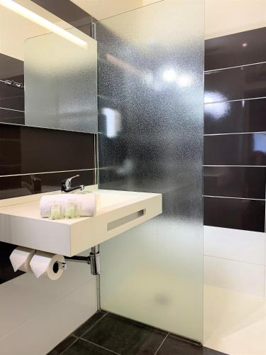 Hôtel Grand Confort Le Moulin Rouge - image 7