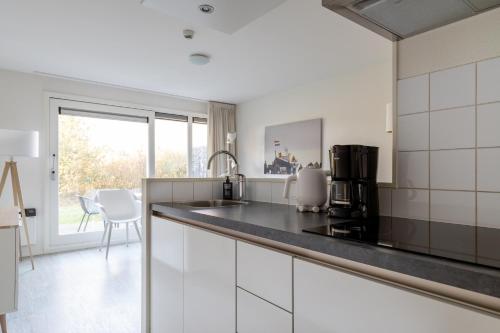 Kitchen, Appartement De Jutter, Resort Amelander Kaap in Ameland