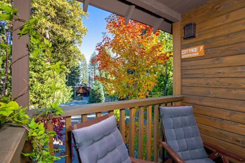 Exterior view, Cedar Crest - Woodpecker Cottage 7 in Homewood (CA)
